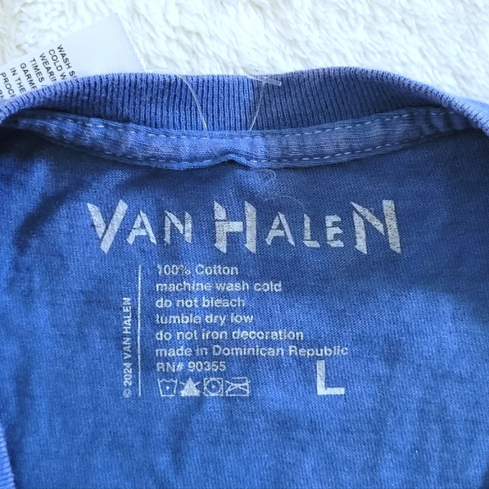 Van Halen🎶 "Tour of N. America World🌎 Vacation Tour 1979" Graphic Tee👕 - NWT - Picture 5 of 10